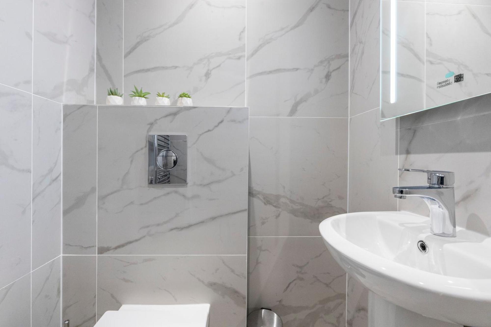 Luxurious 2 Bedroom - Apartment - Central Location Londen Buitenkant foto