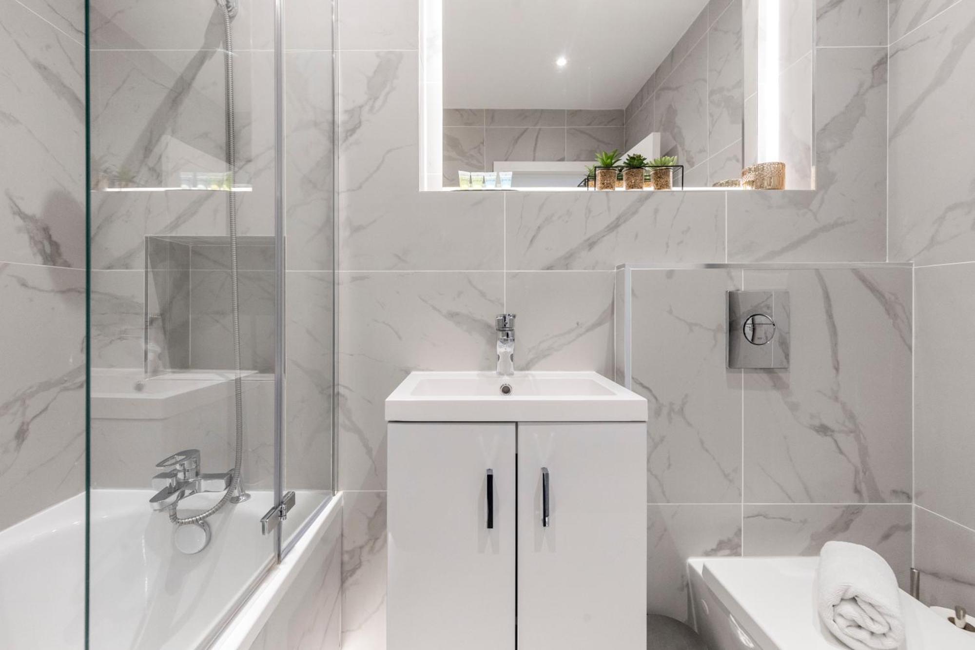 Luxurious 2 Bedroom - Apartment - Central Location Londen Buitenkant foto