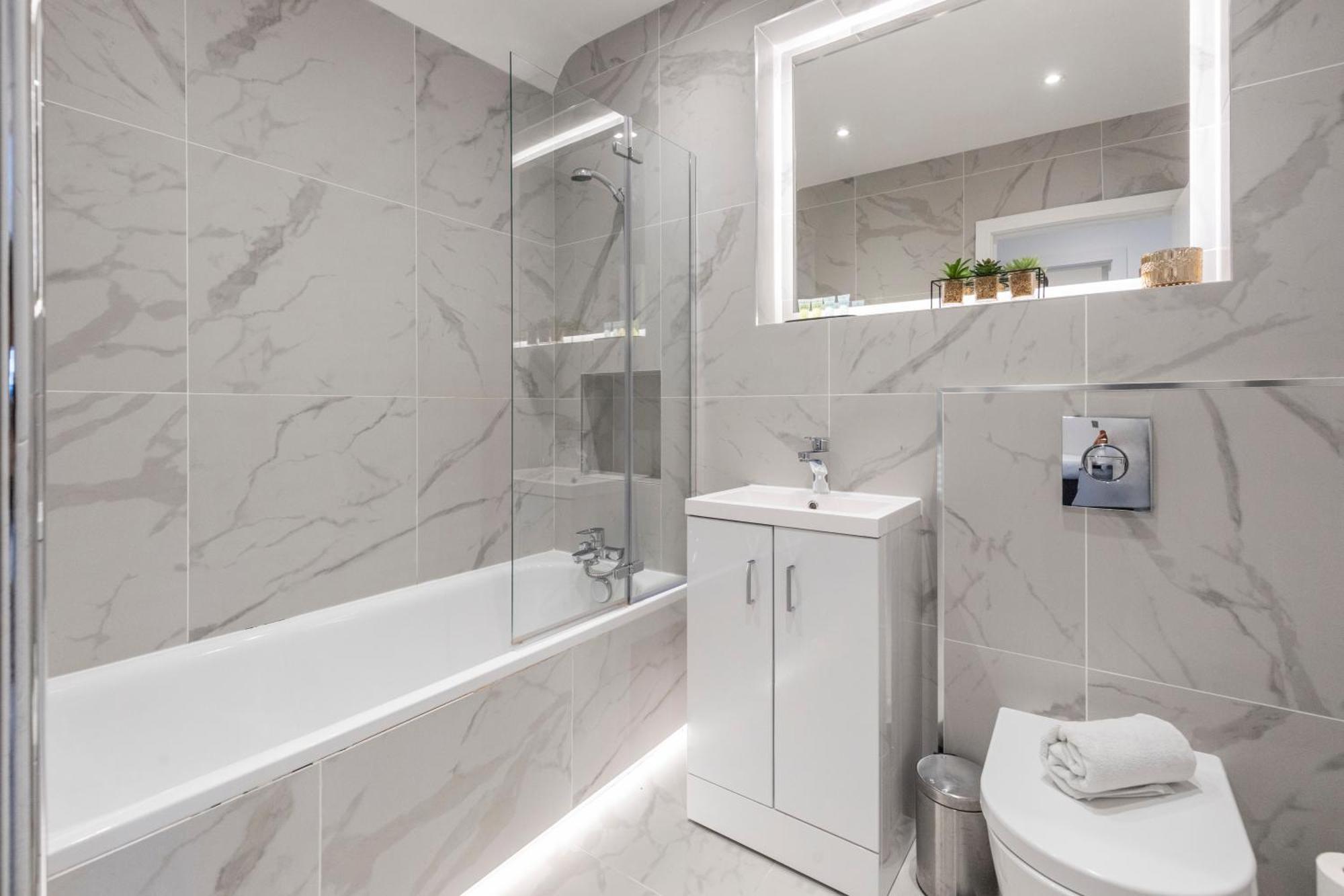 Luxurious 2 Bedroom - Apartment - Central Location Londen Buitenkant foto